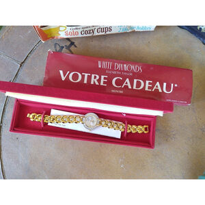 ELIZABETH TAYLOR ~ White Diamonds Wristwatch ~ Unused in Case needs battery